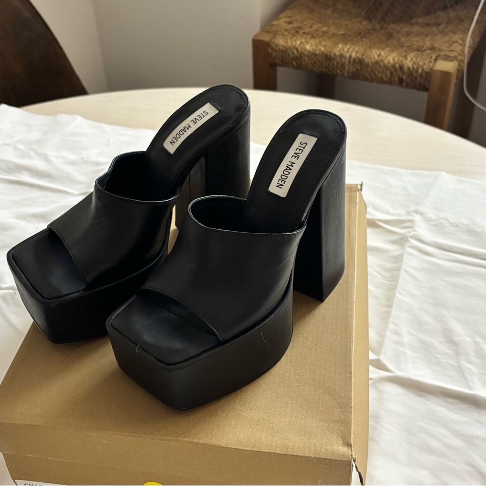 Steve Madden Black Platform Sandals